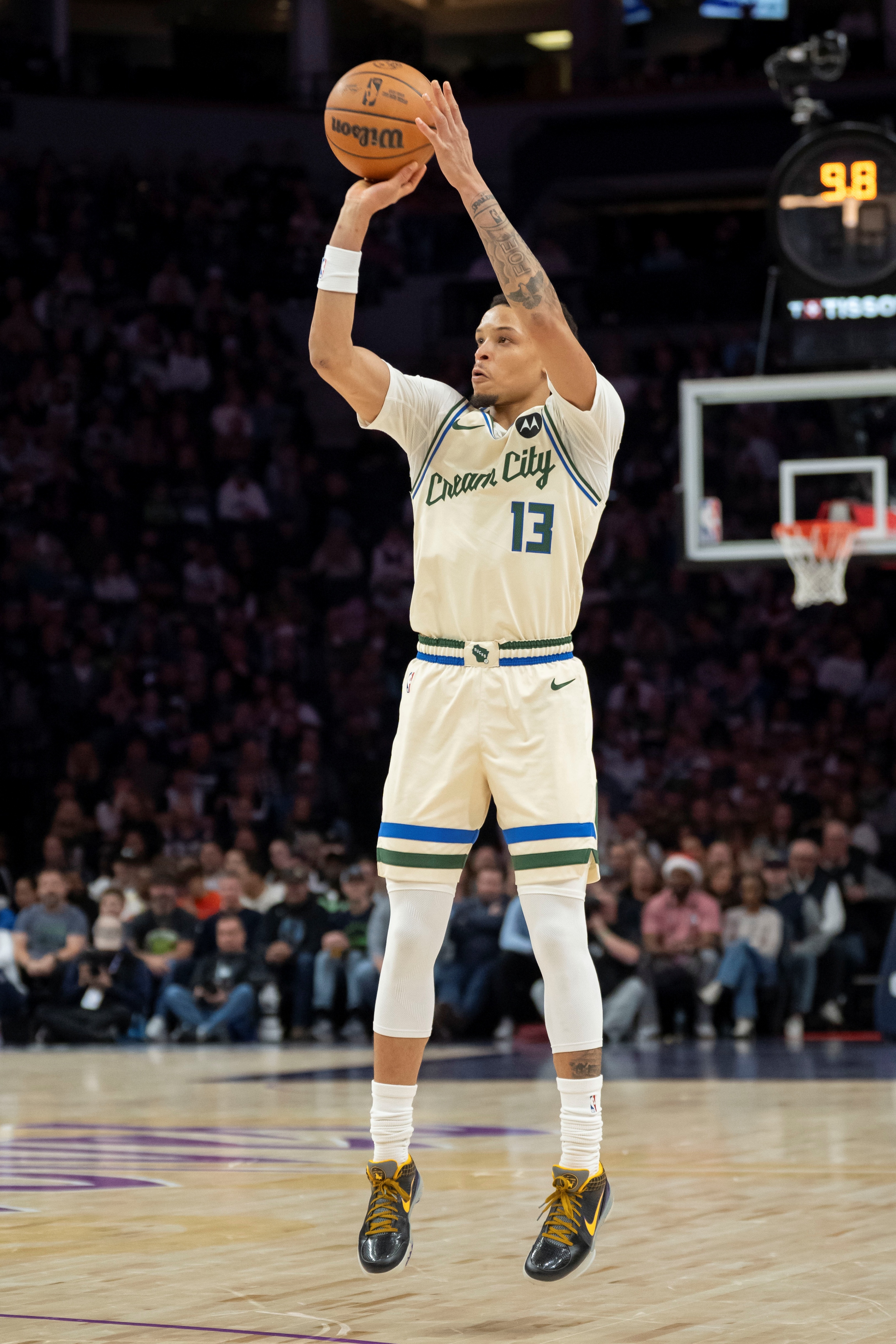 英雄联盟赛事官网-手感不佳！罗林斯14投5中&amp;三分5中1得11分7板3助1帽 正负值-23