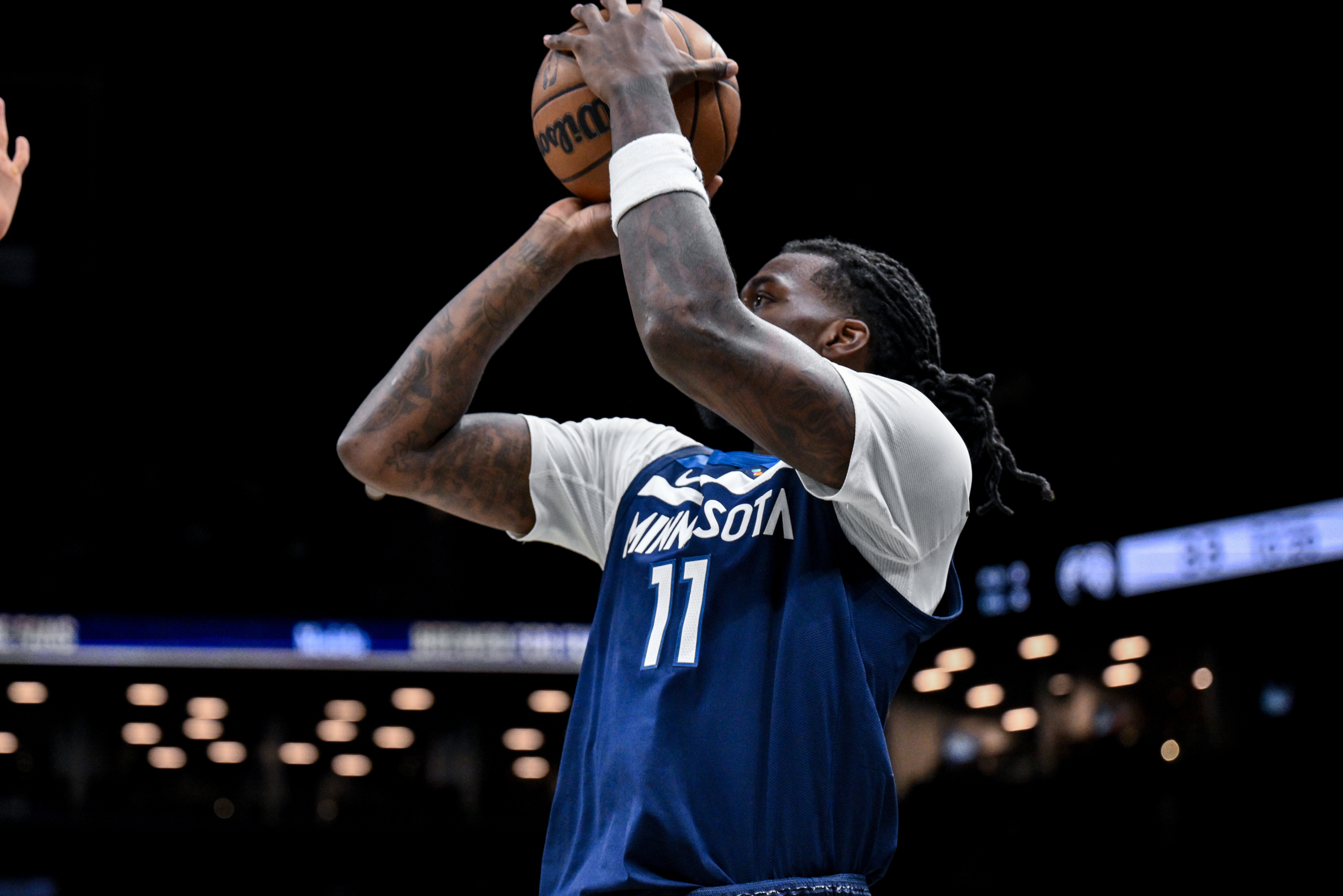 官网赛程-攻坚利器！纳兹·里德半场8中6砍下17分6板 三分4中3