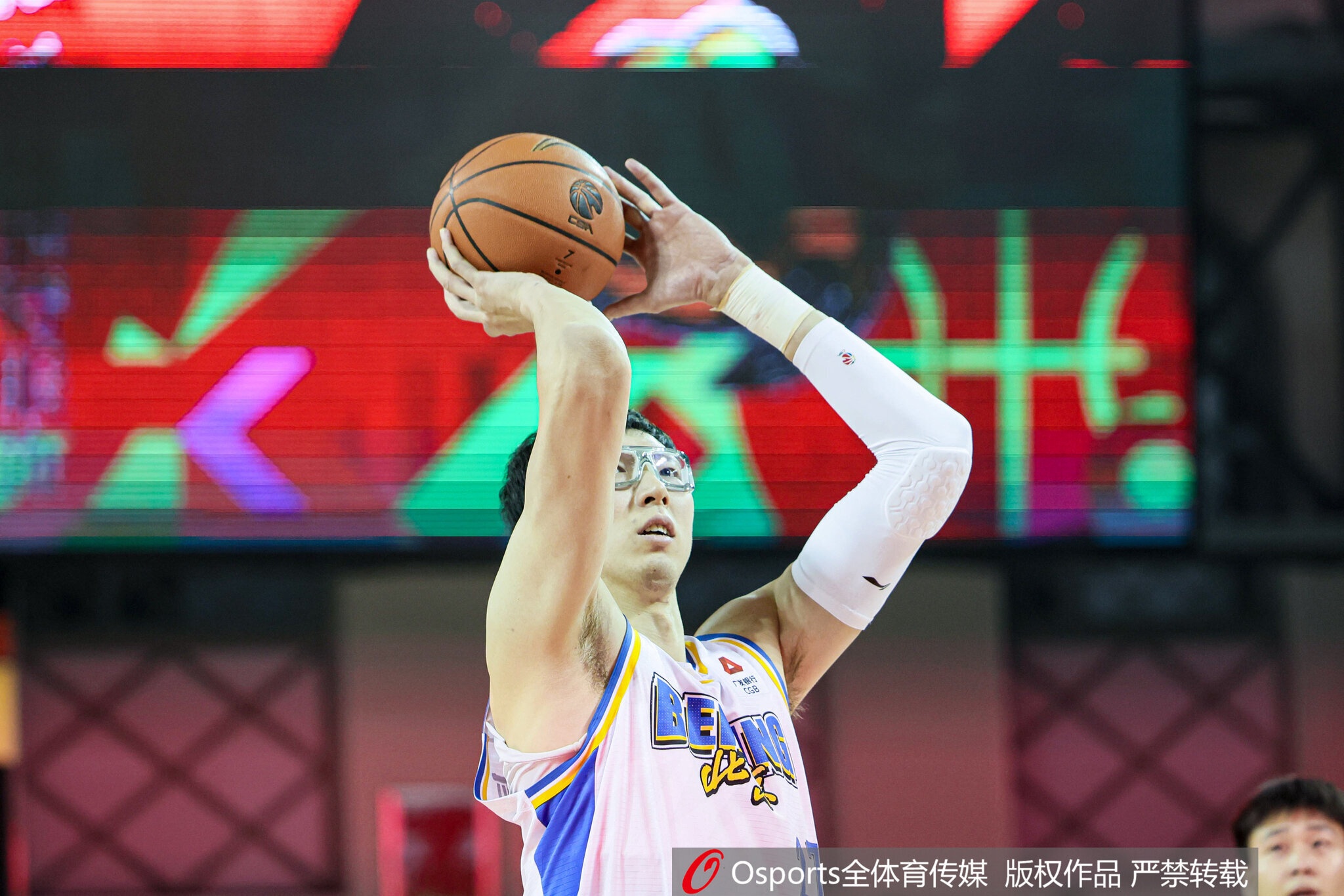 LOL赛事直播-真该练练罚球了!周琦半场4罚全铁 仅得到3篮板1失误&正负值-10